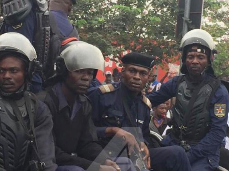 Les Policiers lors d'une ronde à Kinshasa