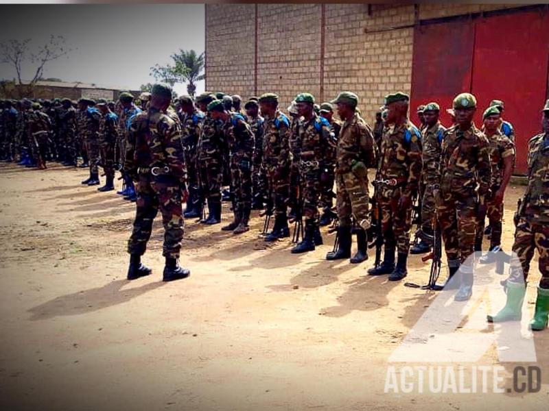 Les militaires congolais lors d'une parade à l'état-major à Beni
