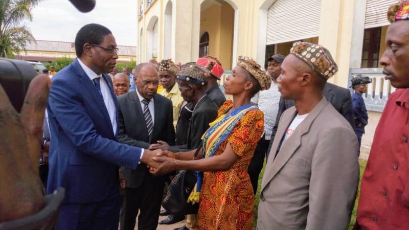 Après Kabila, Lambert Mende vomi à son tour — RDC Après Kabila, Lambert Mende vomi à son tour — RDC