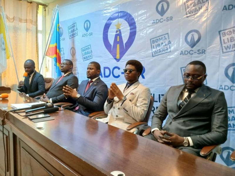 Des jeunes de plusieurs bords politiques lors d'un point de presse mercredi 18 décembre 2024 à Kinshasa