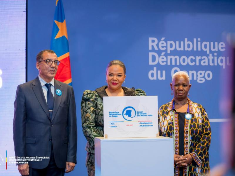 Thérèse Kayikwamba au milieu de Bintou Keita, cheffe de la Monusco et de  Rachid Agassim, ambassadeur du Royaume du Maroc en RDC et doyen des ambassadeurs accrédités au pays