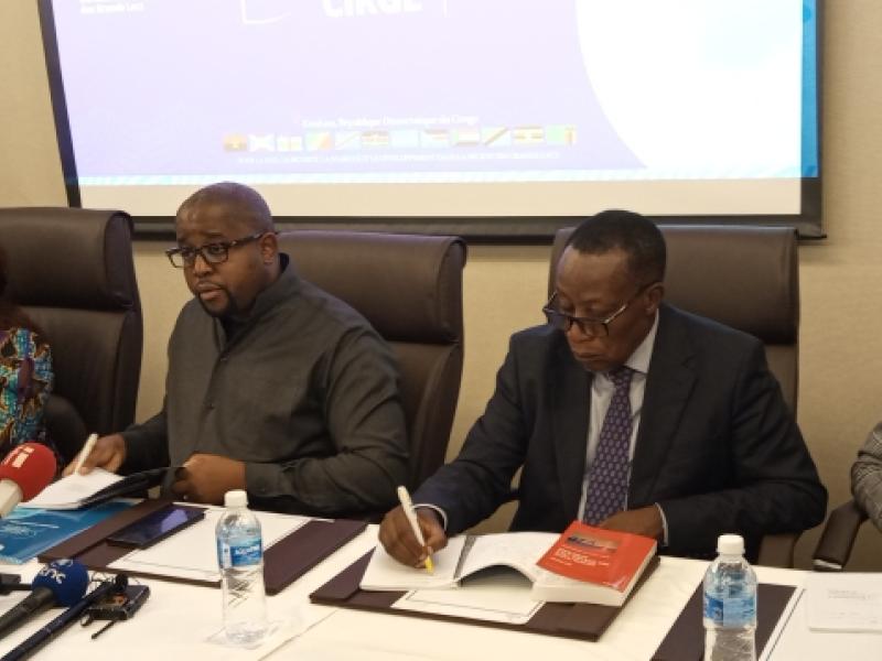 Floribert Anzuluni en conférence de presse