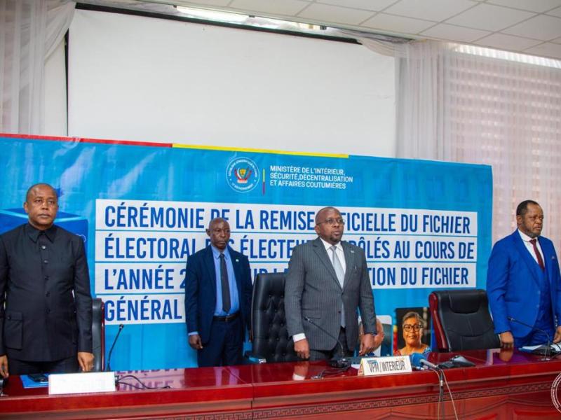 Cérémonie de la remise officielle du fichier électoral des électeurs enrôlés au cours de l’année 2022 à l'ONIP 