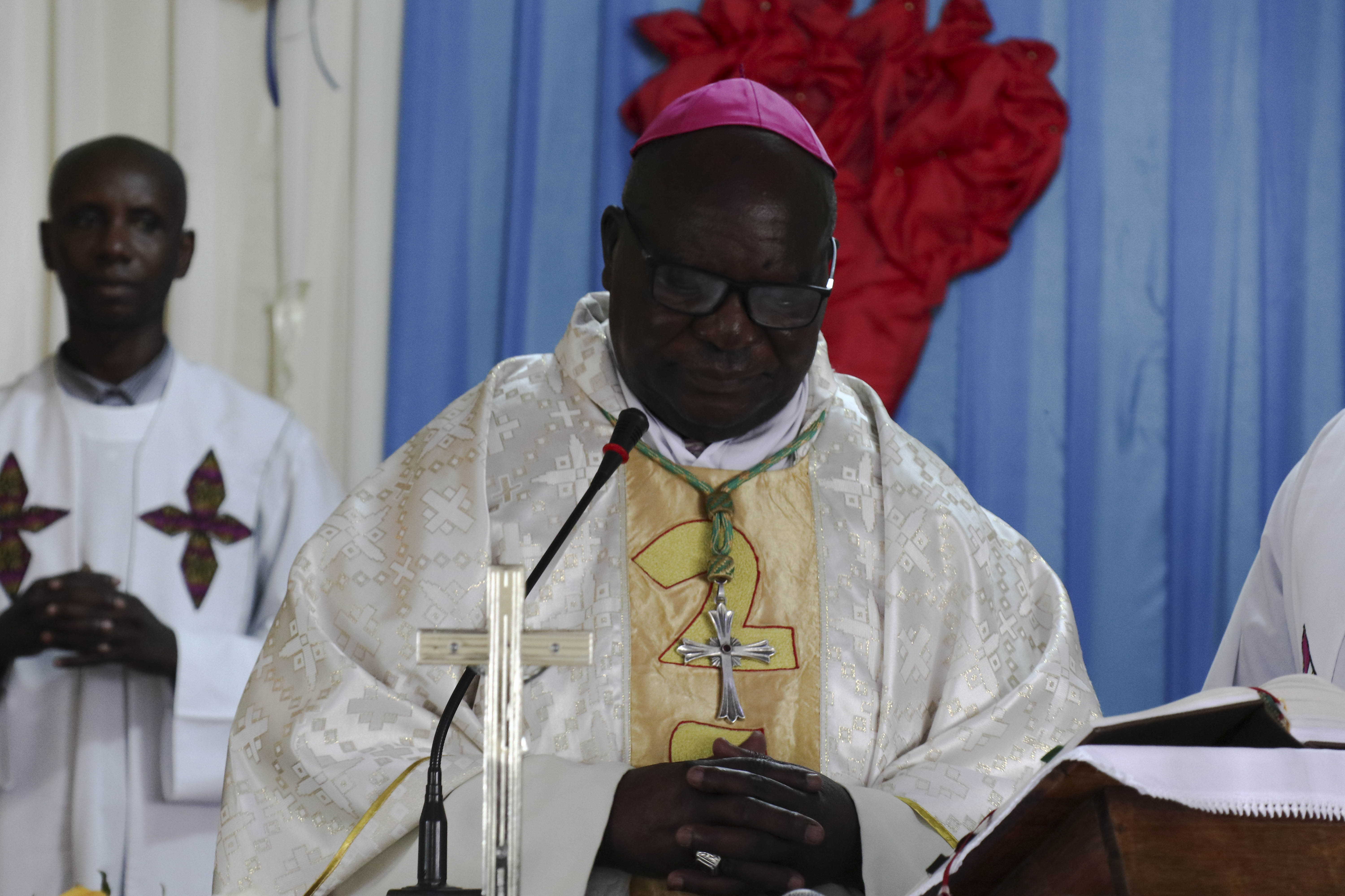 Un évêque conduit une messe à l'occasion de la journée de la santé mentale à l’hôpital psychiatrique de Goma
