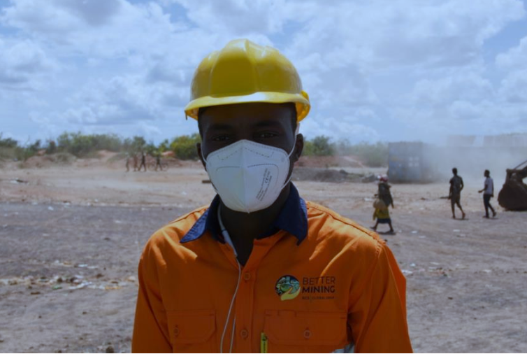 Un moniteur RCS Global encadrant les creuseurs sur le site de Kamilombe, Kolwezi, Lualaba