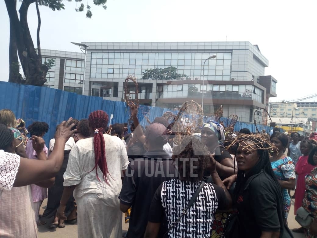 Kinshasa : près de 200 femmes ont manifesté contre la vente du marché de l’ex ONATRA