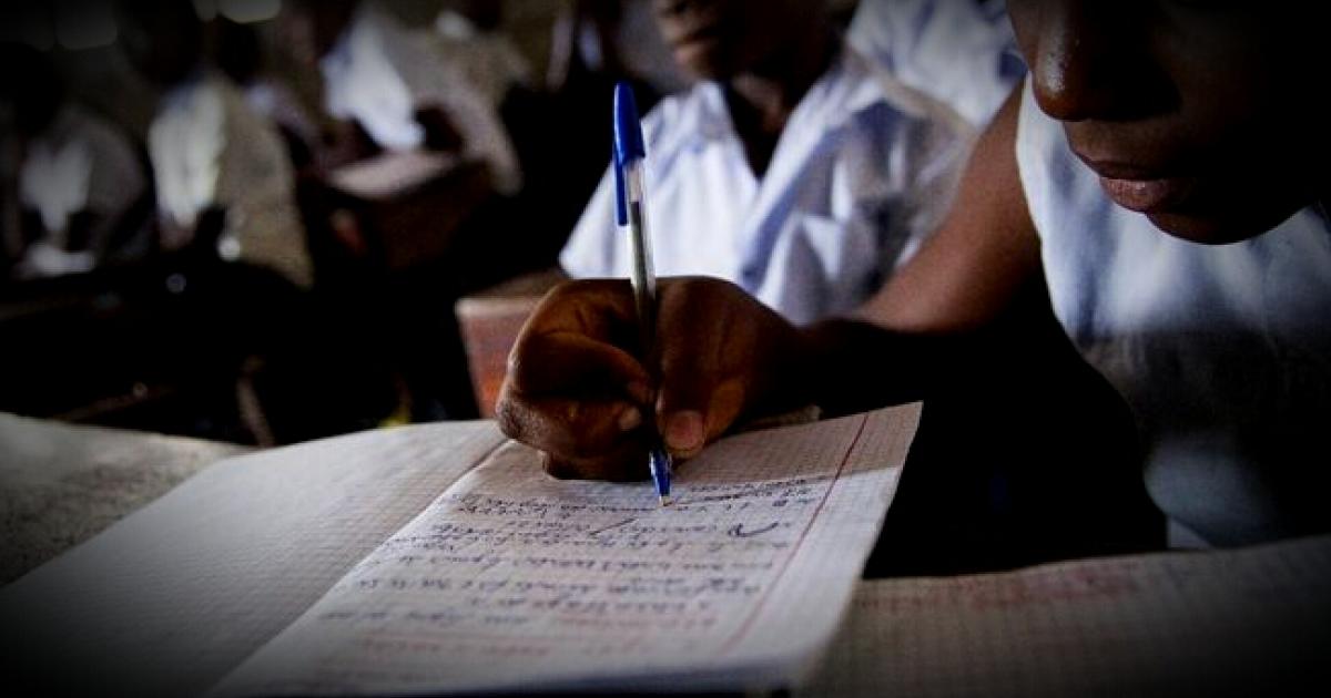 Une élève dans une salle de classe le 7 septembre 2016 à Kinshasa  AFP 