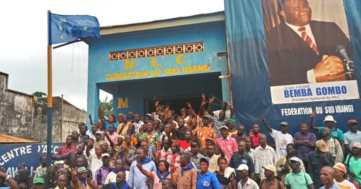 Militants du MLC au siège du parti au Sud-Ubangi