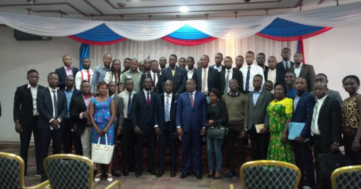 Photo de famille : les représentants des étudiants de Kinshasa autour du président de la Ceni. Photo ACTUALITE.CD / Christine Tshibuyi  