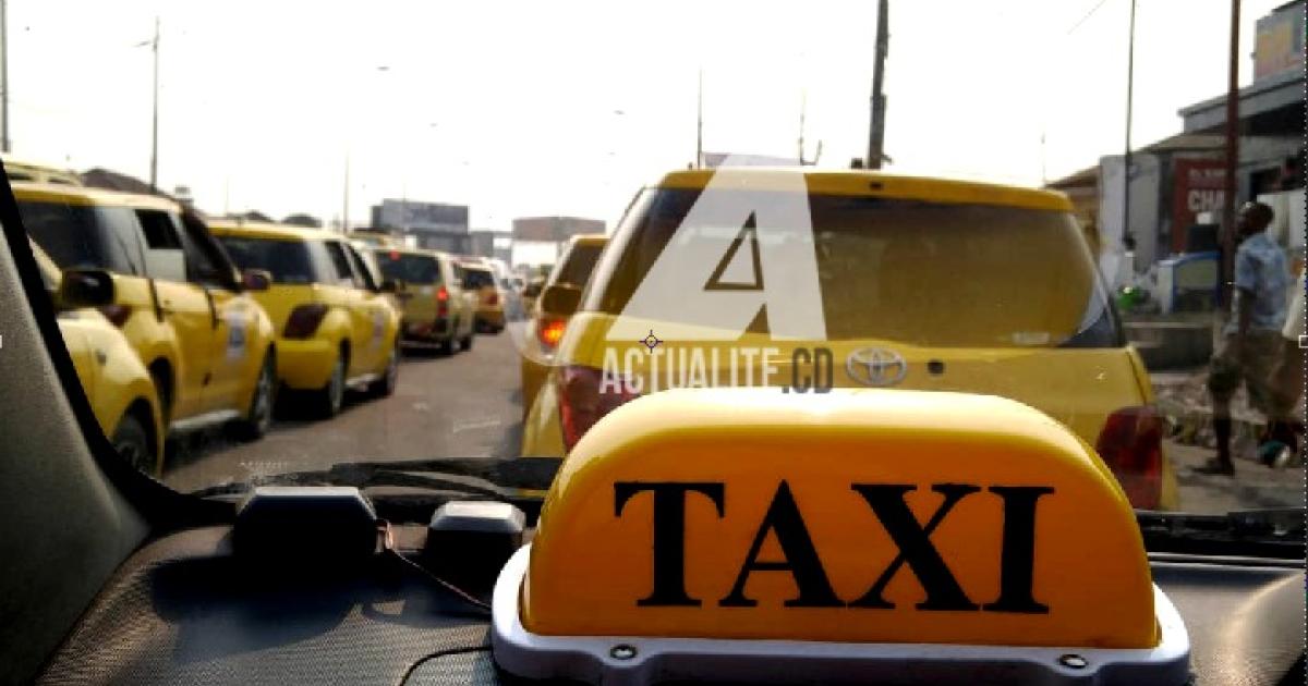 Des taxis en circulation sur l'avenue Victoire à Kinshsasa
