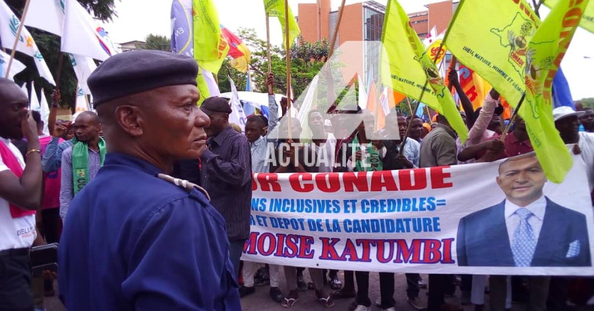Militants d'Ensemble devant la Cour Suprême (Photo ACTUALITE.CD)