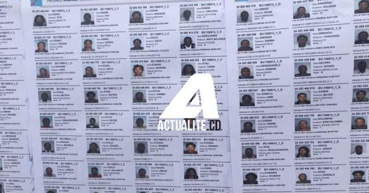 Listes des électeurs affichées dans une école à Kinshasa