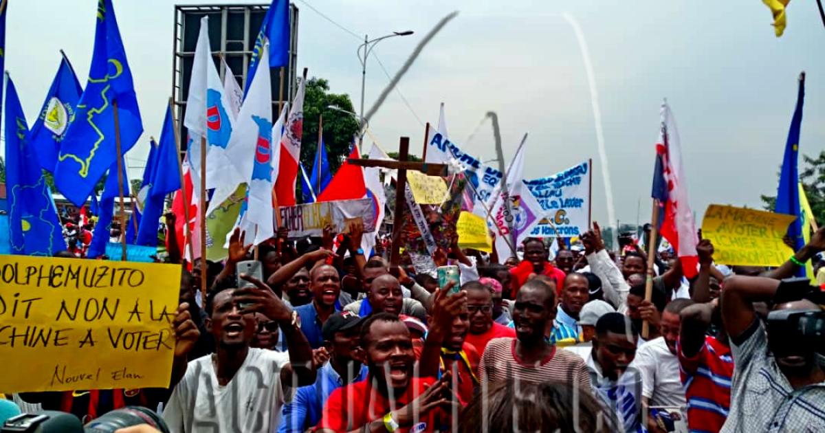 Des manifestants lors de la marche de l'opposition à Kinshasa contre la machine à voter