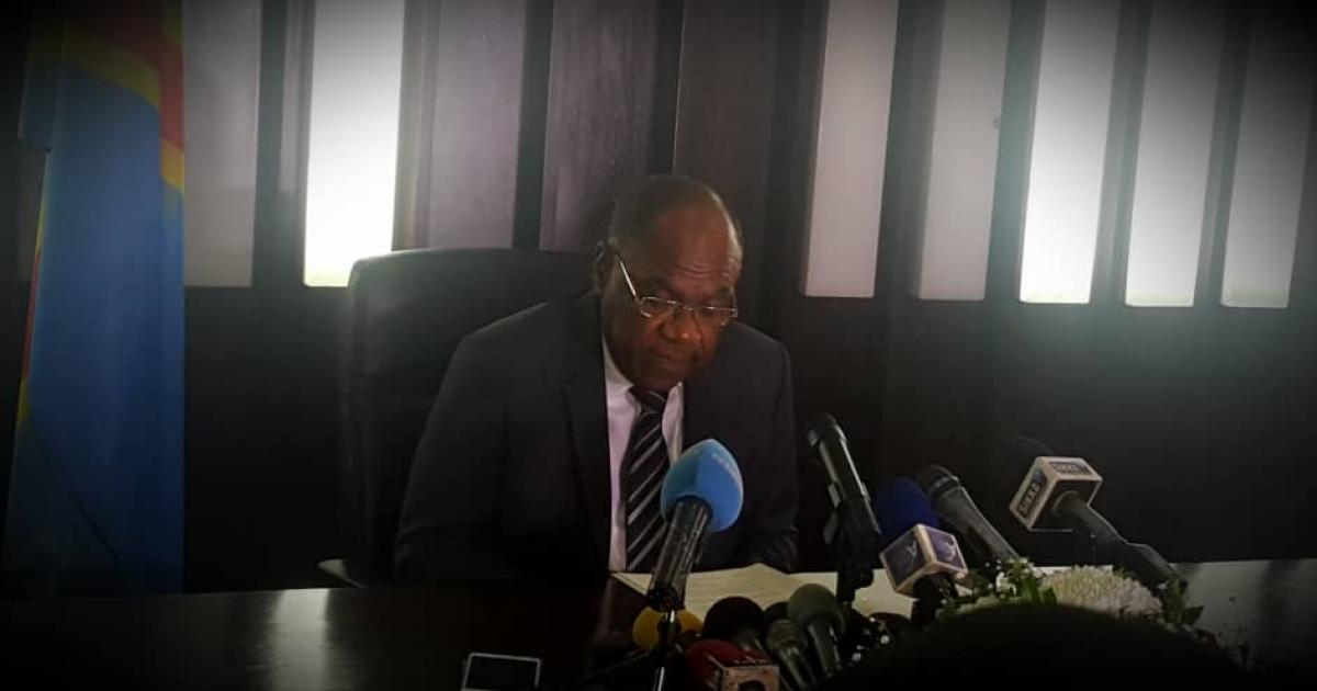 Léonard She Okitundu, ministre des affaires étrangères en conférence de presse ce mercredi 17 octobre 2018 à Kinshasa. Il exprime la protestation de gouvernement suite aux expulsions massives des congolais d'Angola (Photo Pascal Mulegwa/ACTUALITE.CD)