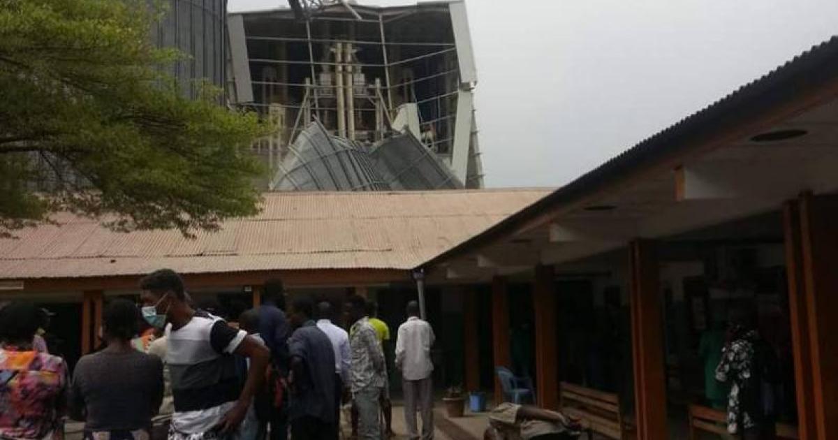 Un silo de l'entreprise FAP Congo écroulé le 28/8/2018 (Photo Willy Akonda/ACTUALITE.CD)