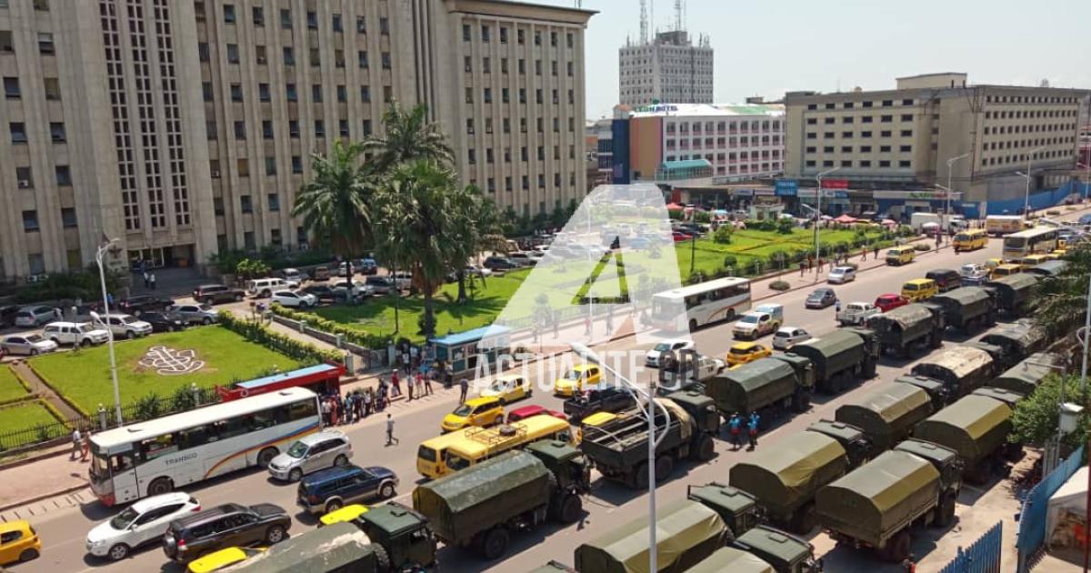 Déploiement du matériel roulant sur le Boulevard du 30 juin/Photo Christine Tshibuyi