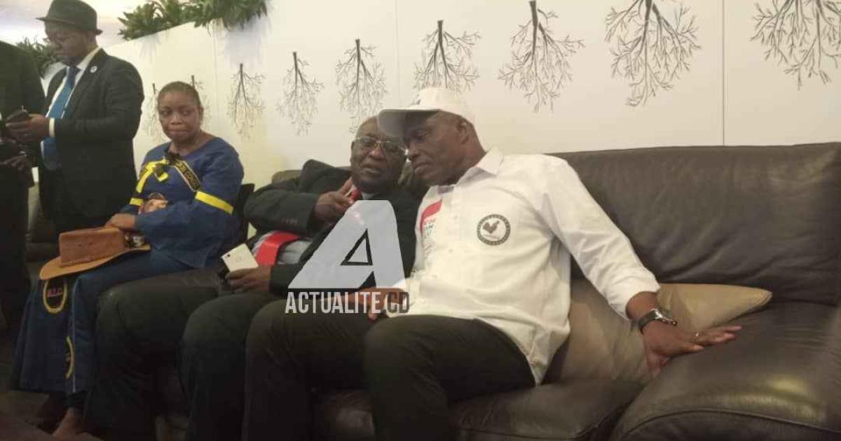 Pierre Lumbi, Eve Bazaiba et Martin Fayulu au salon d'honneur à l'aéroport de N'djili