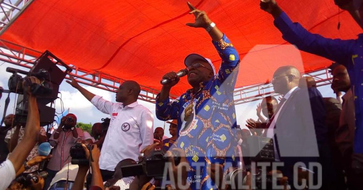 Martin Fayulu en meeting au boulevard Triomphal