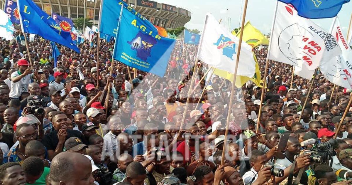 Les militants de la coalition Lamuka au meeting au Triomphal/Ph. Christine Tshibuyi