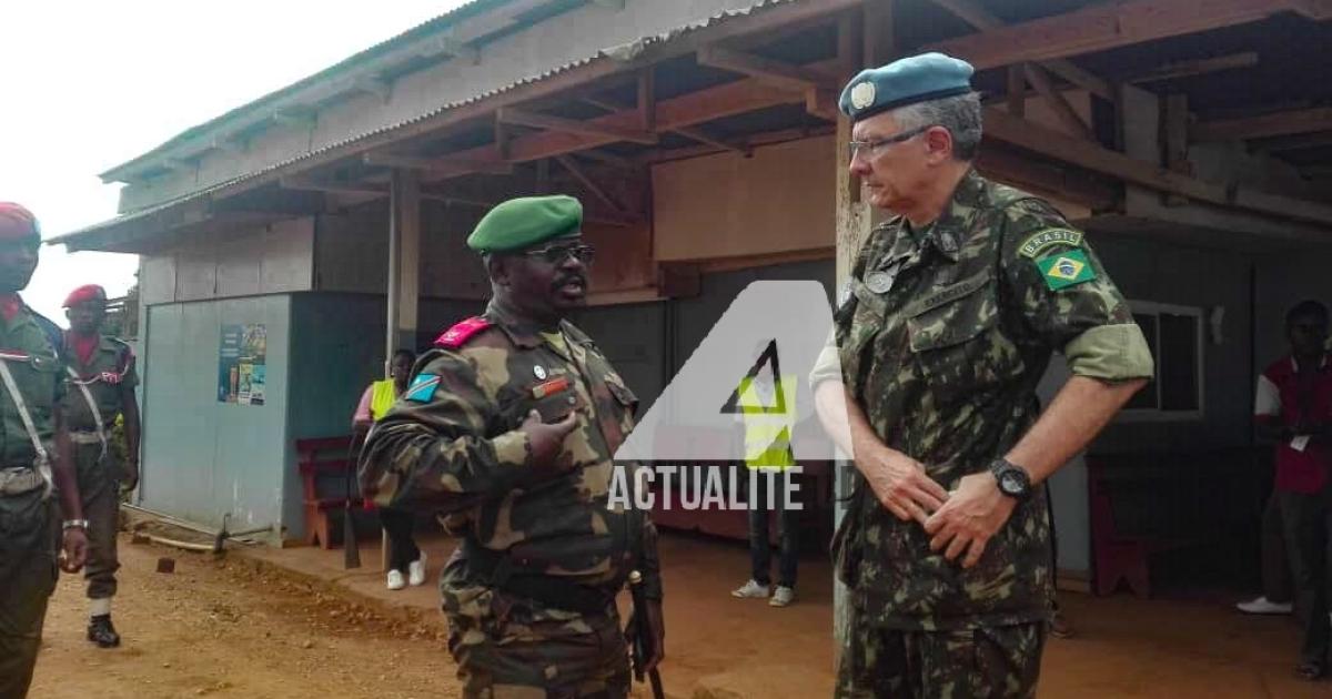 Le commandant de la force de la MONUSCO et le commandant des OPS Sukola 1  / Ph. Yassin Kombi / ACTUALITE.CD