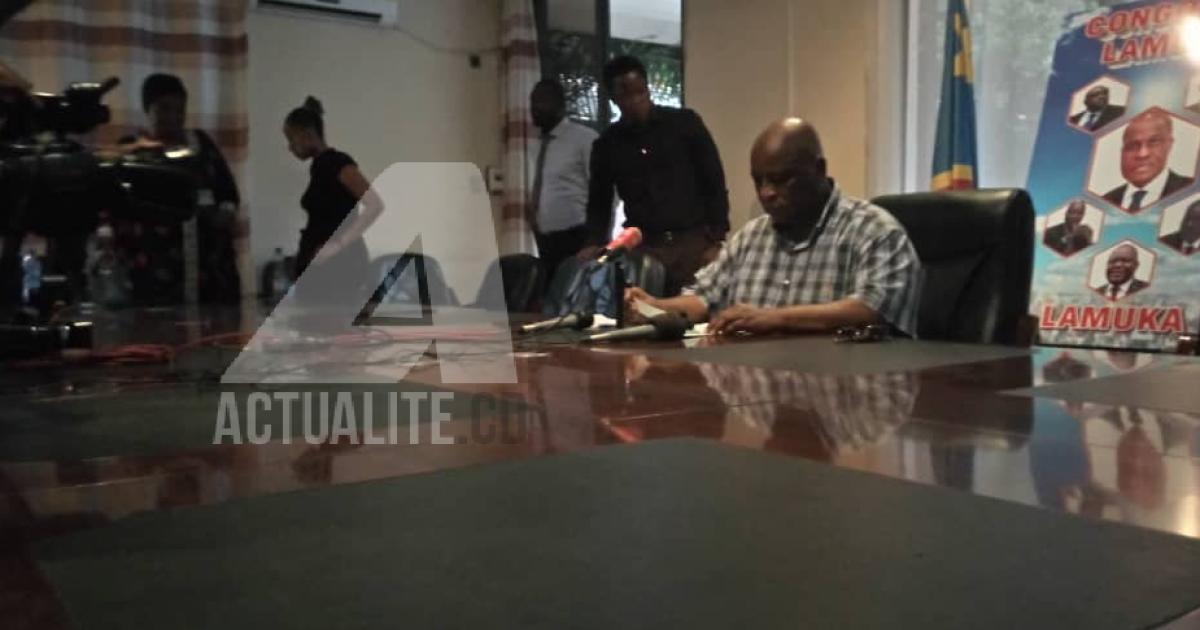 Pierre Lumbi, directeur national de campagne de Martin Fayulu en conférence de presse ce jeudi 29 novembre 2018 à Kinshasa
