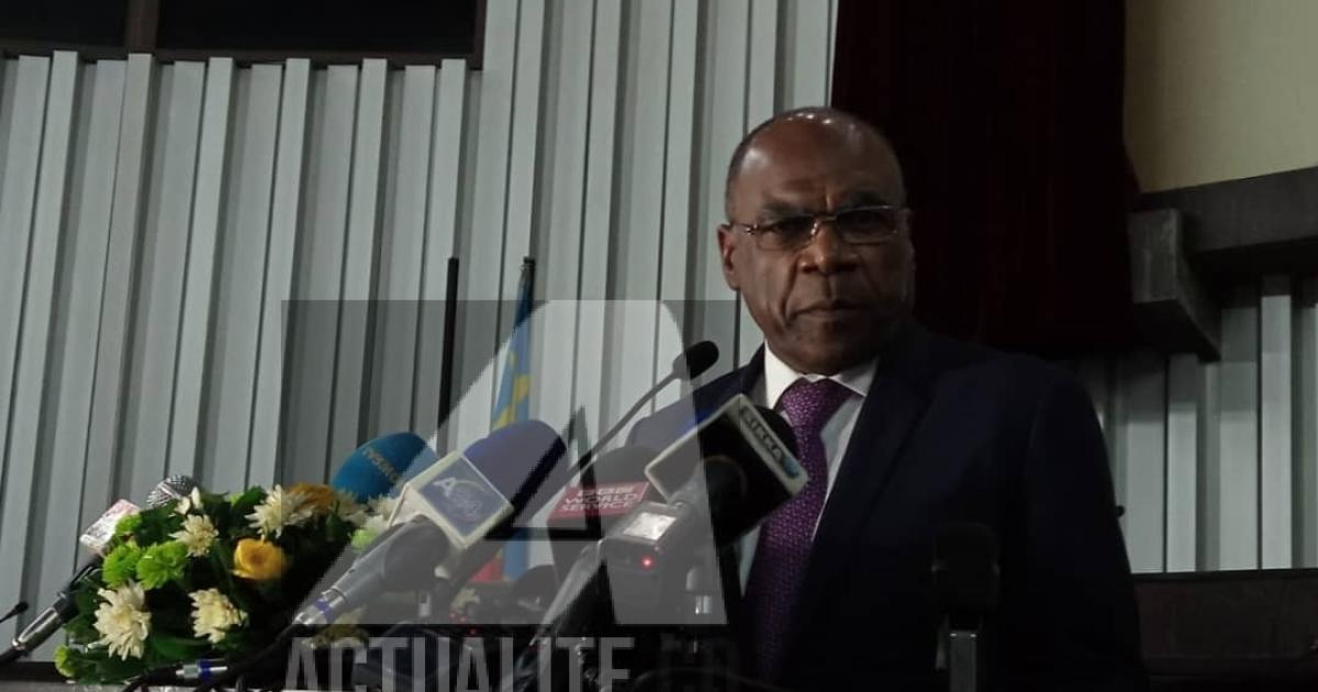 Léonard She Okitundu lors d'une conférence de presse ce vendredi 30 novembre 2018