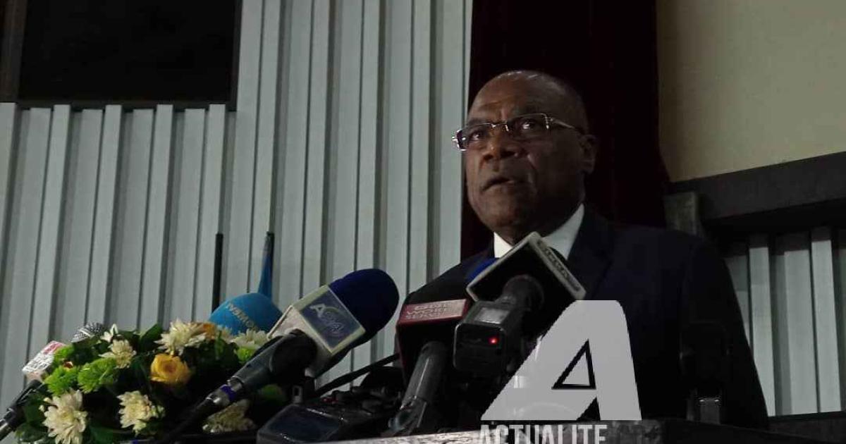 Le VPM Leonard  She Okitundu lors du point de presse / Ph/ Christine Tshibuyi 