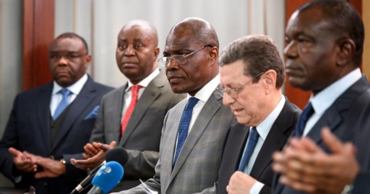 Les leaders de l'opposition congolaise, avec au centre leur candidat à la présidentielle Martin Fayulu. A ses côtés, Alan Doss, de la fondation Kofi Annan. Genève, le 11 novembre 2018. © Fabrice COFFRINI / AFP