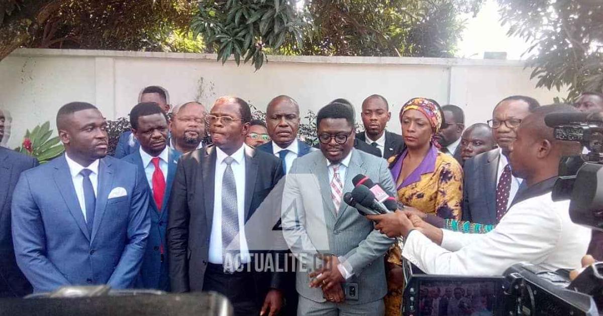 Les opposants réunis au Faden House