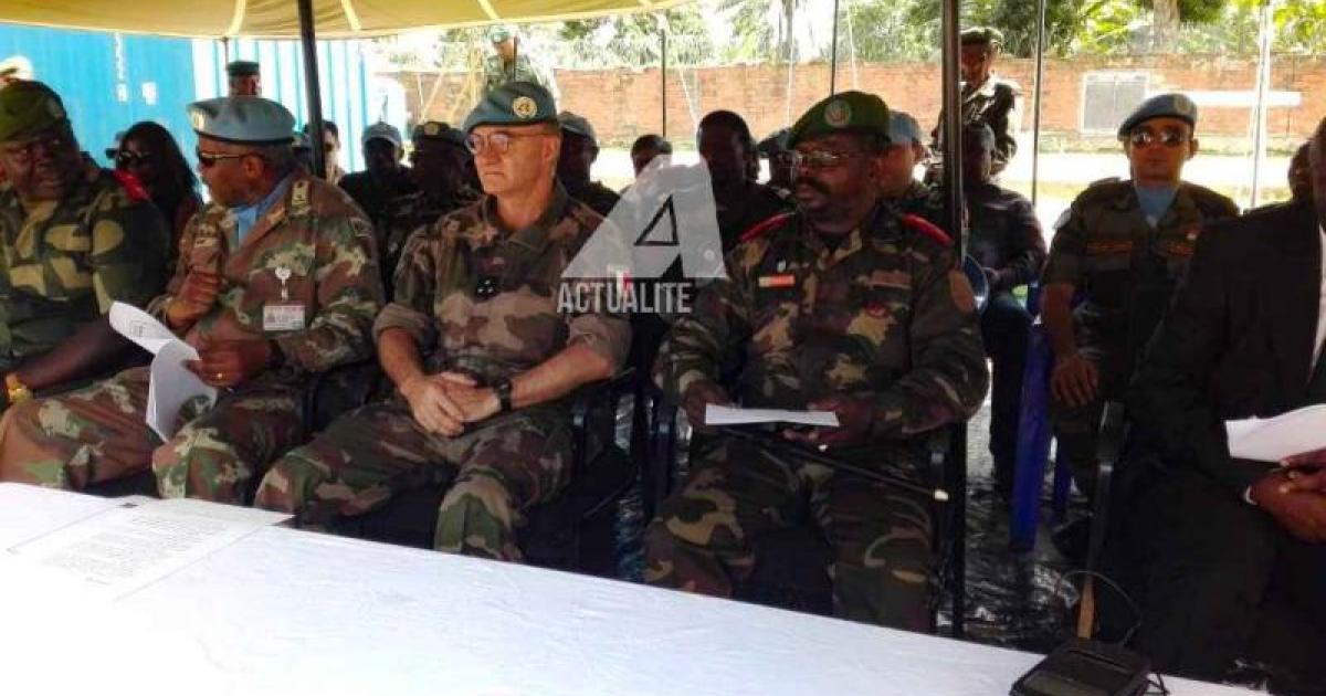 Le général Marcel Mabangu, commandant FARDC de l'opération Sokola 1 contre les ADF et le général Bernard Commins, commandant adjoint des forces de la Mission onusienne