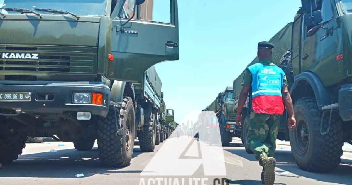 Les camions de l'armée mis à la disposition de la CENI pour le déploiement des kits électoraux. 