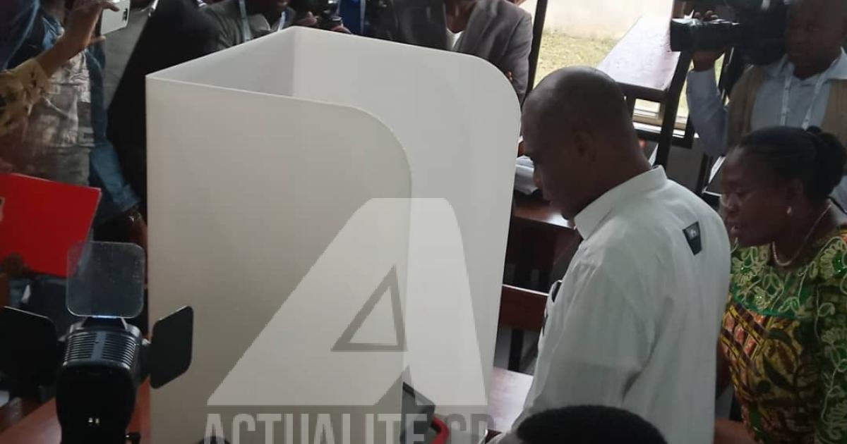 Martin Fayulu à l'isoloir pour voter ce dimanche 30 décembre 2018.