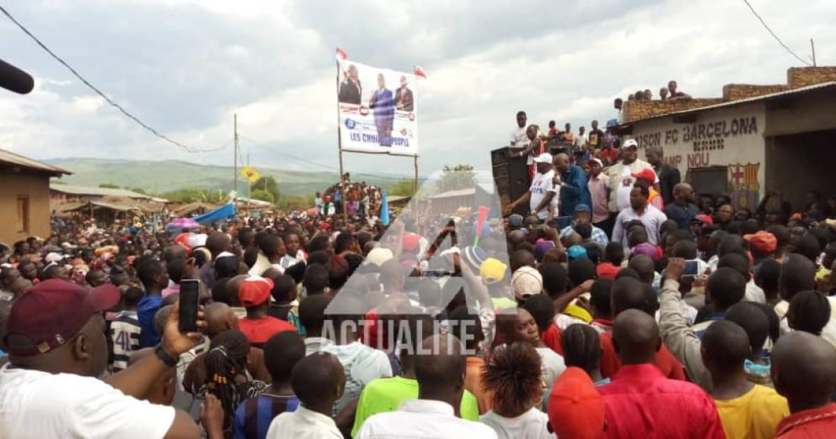 Vital Kamerhe et Félix Tshisekedi en plein meeting à Mumosho, au sud Kivu/Ph. Stanys Bujakera
