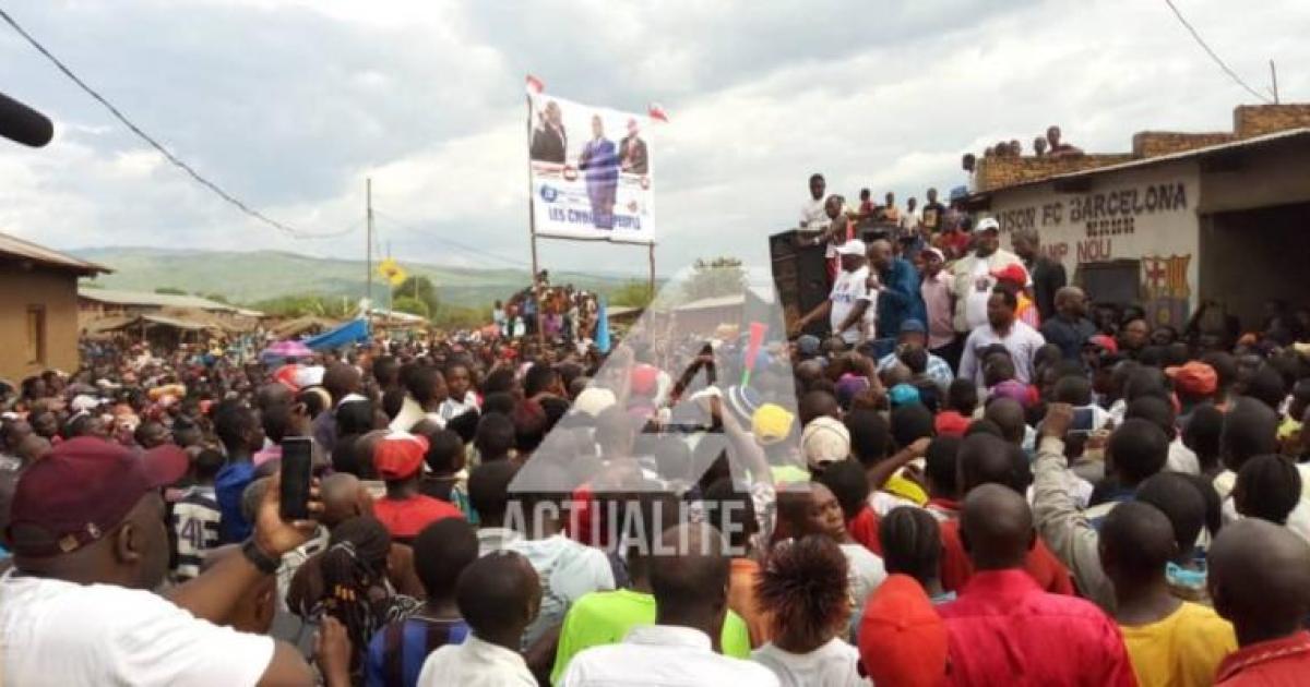 Vital Kamerhe et Félix Tshisekedi en plein meeting à Mumosho, au sud Kivu/Ph. Stanys Bujakera