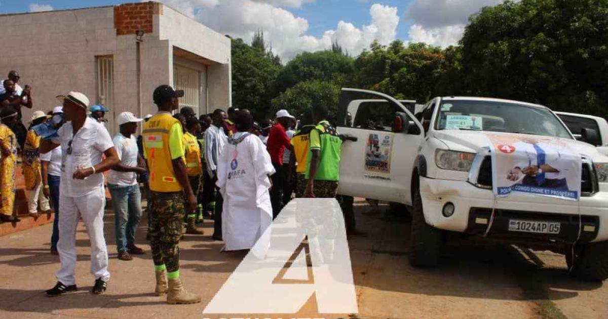 Les membres de Lamuka en la résidence de Gabriel Kyungu après les entraves au meeting de Martin Fayulu à Lubumbashi.