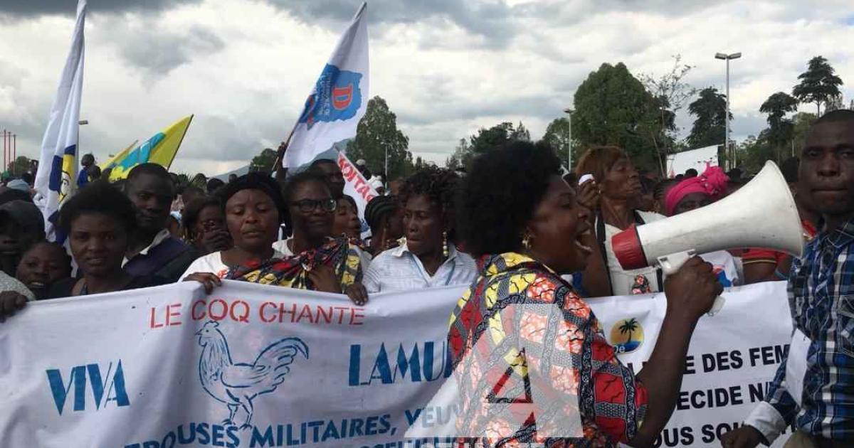Les veuves des militaires à l'aéroport de Goma pour accueillir Martin Fayulu