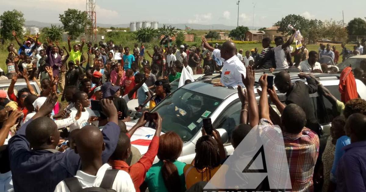 Le cortège de Martin Fayulu quitte l'aéroport de Bunia et se dirige au centre ville
