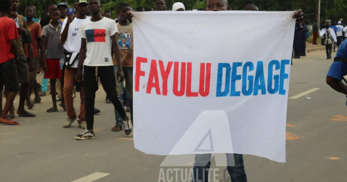 Les militants anti-Fayulu à l'aéroport de Kindu au Maniema