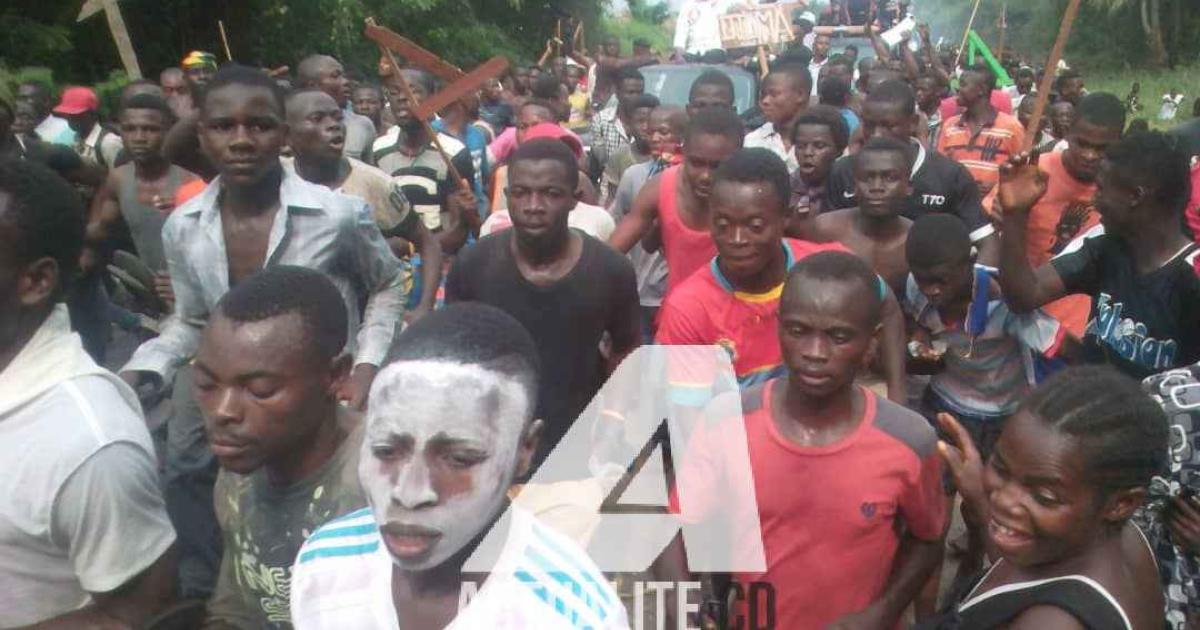 Le cortège de Martin Fayulu sur la route de l'aéroport de Bangboka lors de son arrivée ce samedi 8 décembre 2018 à Kisangani