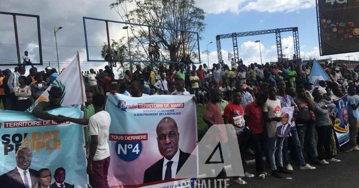 Les militants de l'opposition à l'aéroport de Goma pour accueillir Martin Fayulu