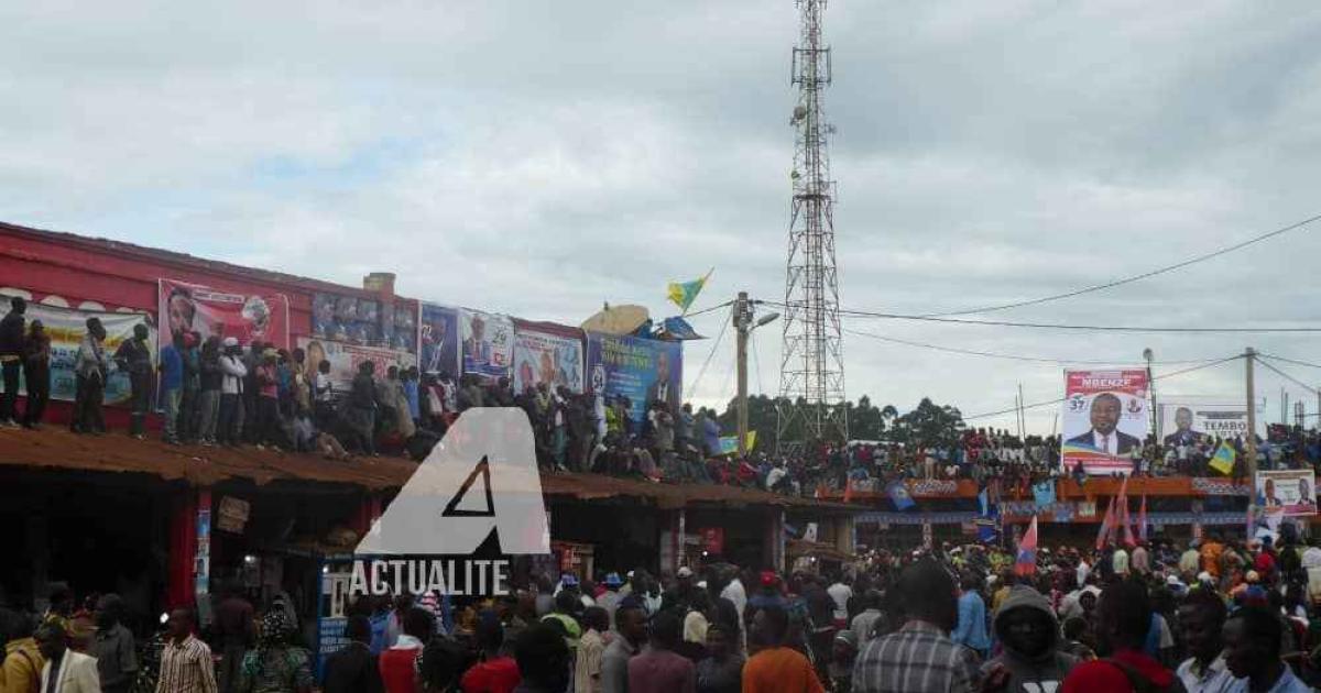 Des militants amassés au rond-point VGH à Butembo pour accueillir Martin Fayulu