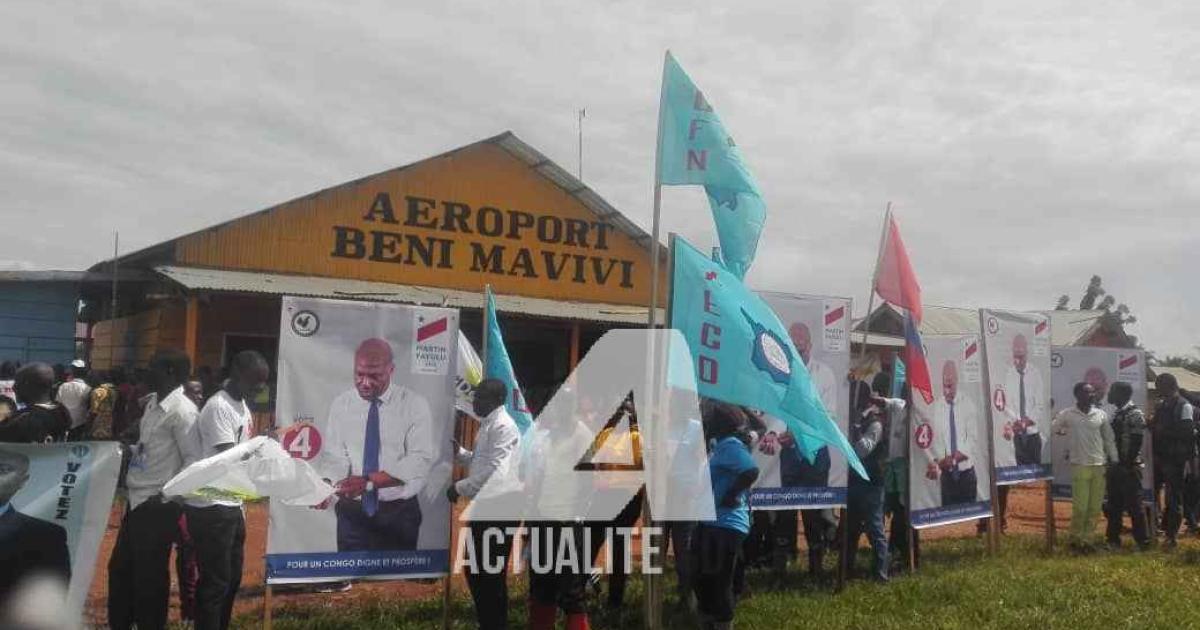 Les militants rassemblés à l'aéroport de Mavivi (Beni) pour accueillir Martin Fayulu