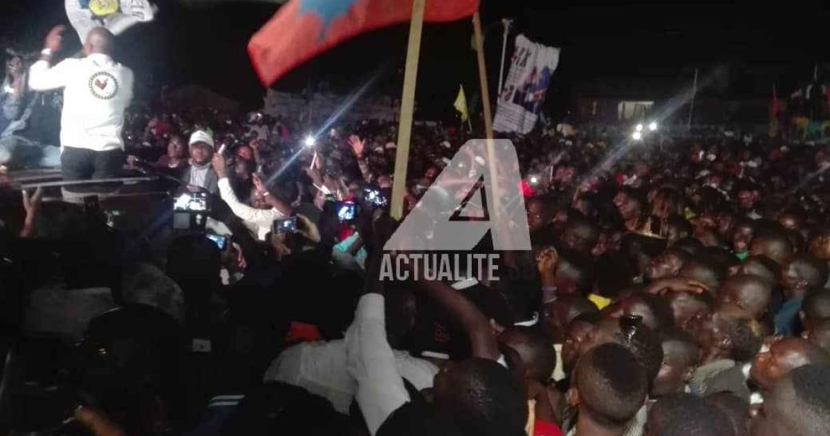 Les militants de l'opposition en meeting de Martin Fayulu au rond-point du 30 juin à Beni