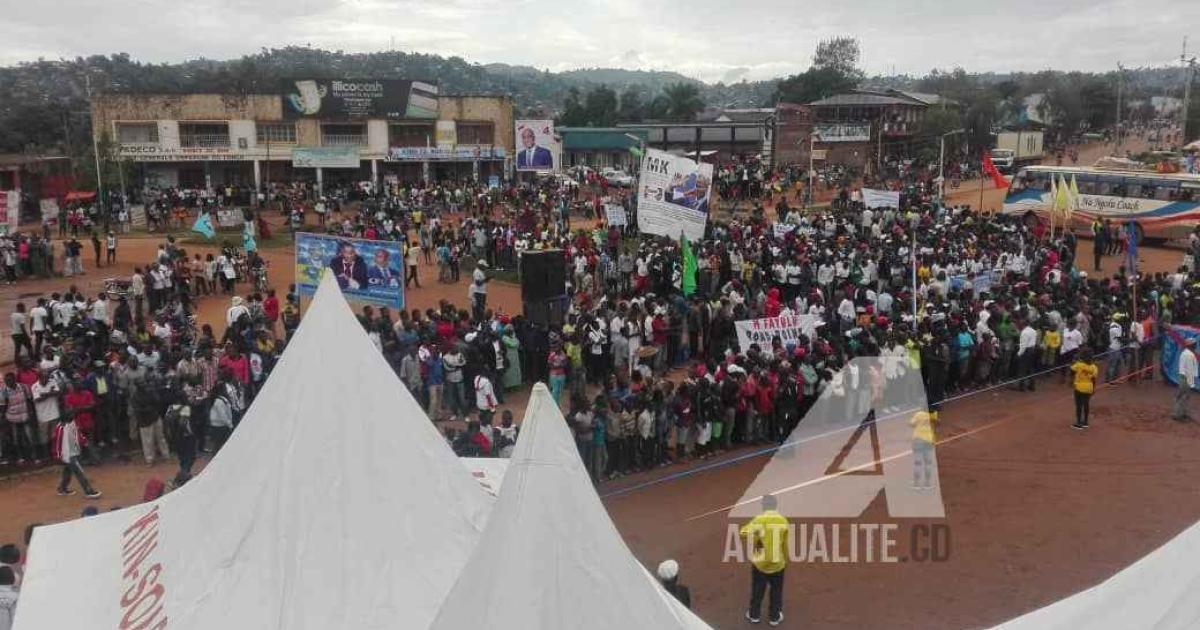 Les militants de l'opposition affluent au rond-point ENRA pour écouter Martin Fayulu qui est attendu ce mercredi 5 novembre 2018 à Beni