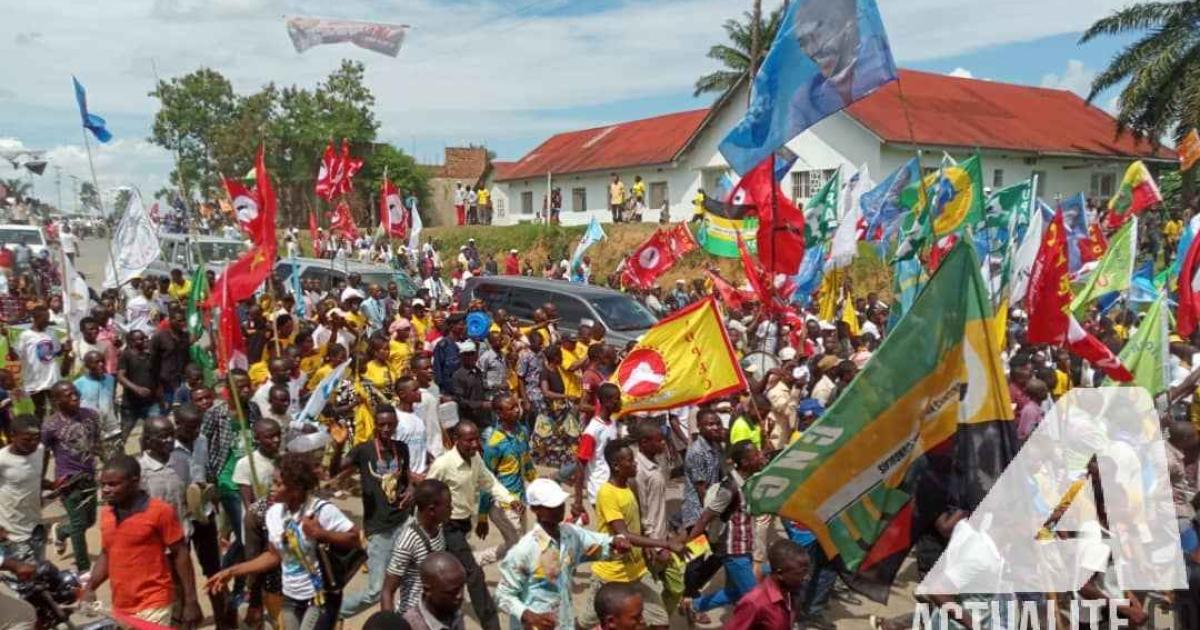 Les militants du Front commun pour le Congo (FCC) lors de l'arrivée de Ramazani Shadary à Kindu.