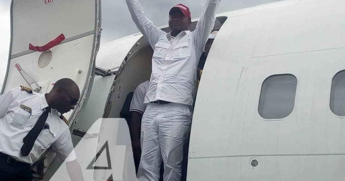 Ramazani Shadary, candidat du FCC arrivé à Bukavu. Ici sa descente d'avion à l'aéroport de Kavumu.
