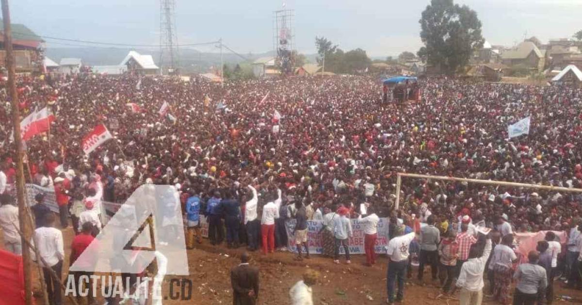 Une foule immense au terrain Funu à Bukavu pour le meeting de Vital Kamerhe et Félix Tshisekedi 