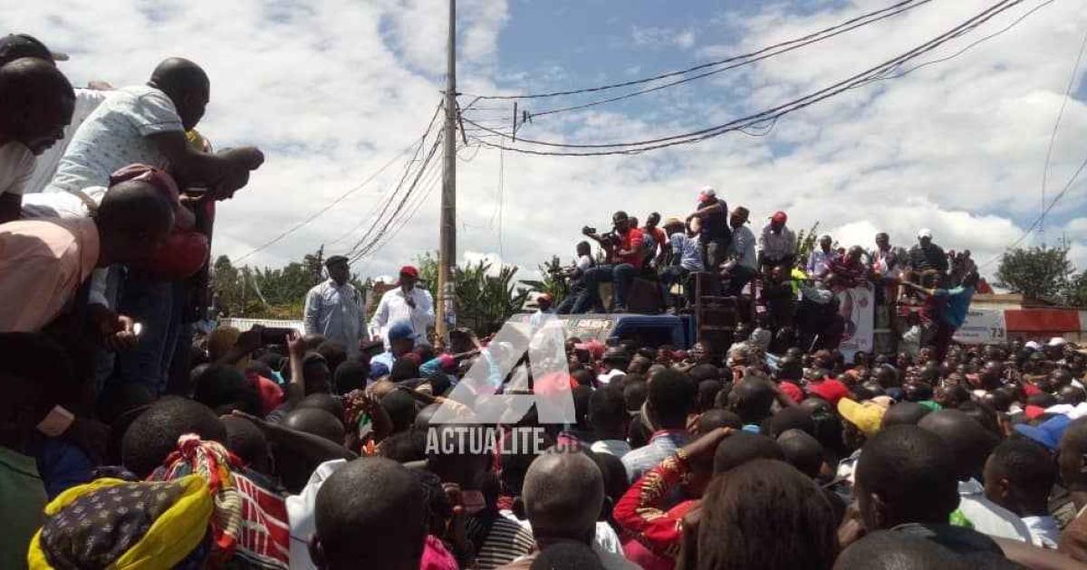 Une foule immense ovationne Vital Kamerhe et Félix Tshisekedi à Katana