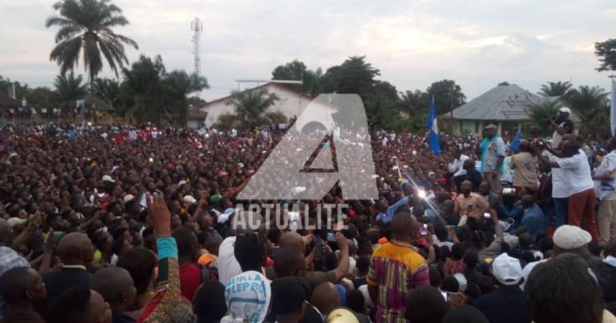 Les militants de l'UDPS au meeting de Félix Tshisekedi et Vital Kamerhe à la place de l'indépendance à Kananga.
