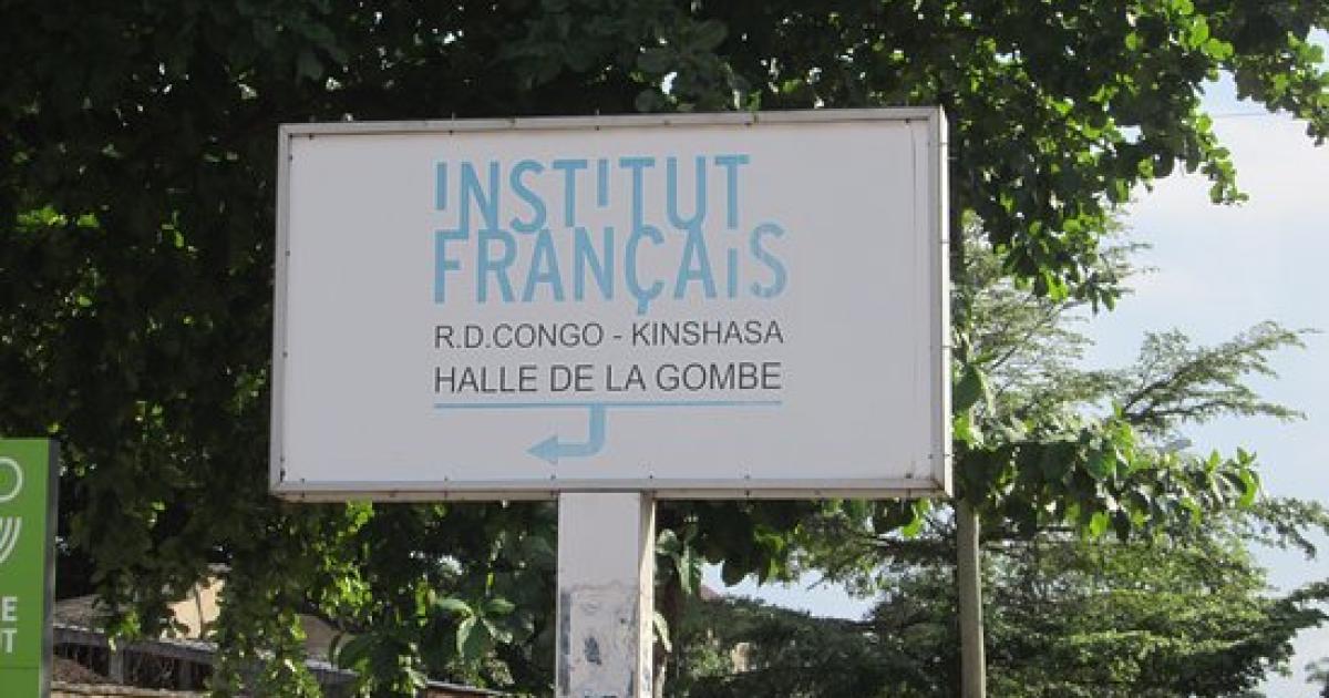 A l'entrée de l'Institut français de Kinshasa/Ph. Droits tiers